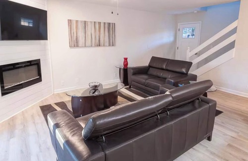 Westminster Condo | Modern 2BR/2BA peaceful forest-view condo in Westminster, near Lakes and Clemson