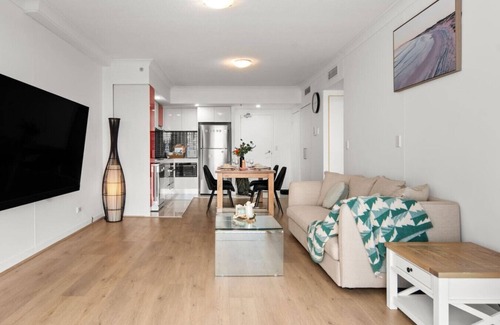 Southport Apartment | Modern 2BR Apartment in Southport Central