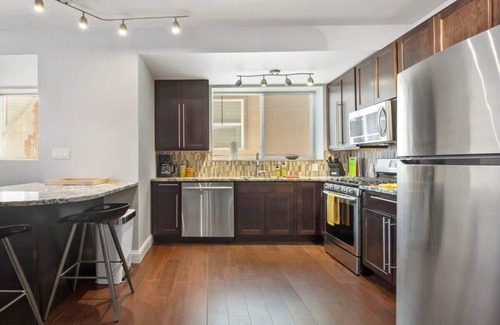 Central West End Condo | Modern 2BR Designer CWE Condo/ABODEbucks