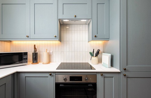 Cotham Apartment | Modern 2BR Flat | Walk to Clifton | Free Parking