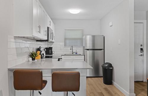 Hyde Park Apartment | Modern 2BR Near UT | Hyde Park | Evonify 3064