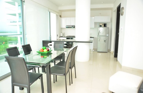 Cartagena District Apartment | Modern 3 Bedroom Apartment with sea-beach view