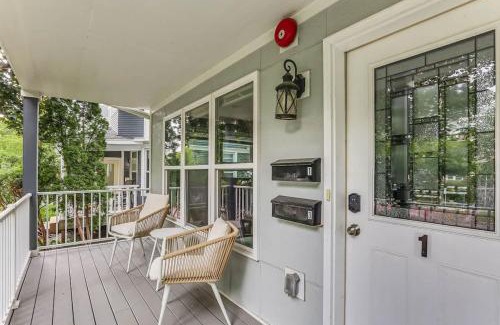 Lowry Hill East House | Modern 3 Bed 3 Bath Condo in Uptown