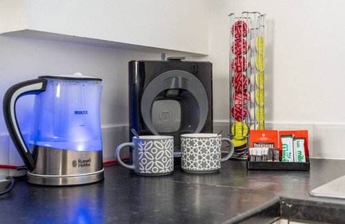 Forest Fields Apartment | Modern 3 Bed Apartment | City Center, FREE PARKING