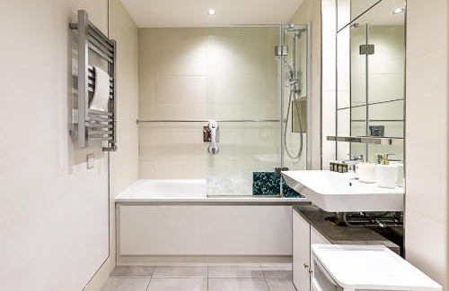 Queenstown Apartment | Modern 3-Bed Retreat in Nine Elms