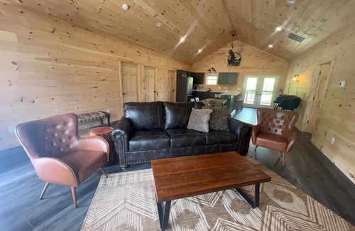 Brookville Cabin | Modern 3-Bedroom Cabin in Wooded Brookville