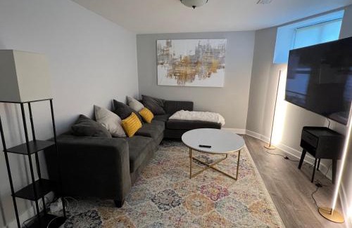 Bronzeville Apartment | Modern 3 Bedroom Close to Downtown Chicago