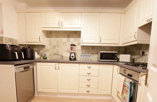 Ashford House | Modern 3-Bedroom ComfortStay – Perfect Ashford Retreat & Relaxation