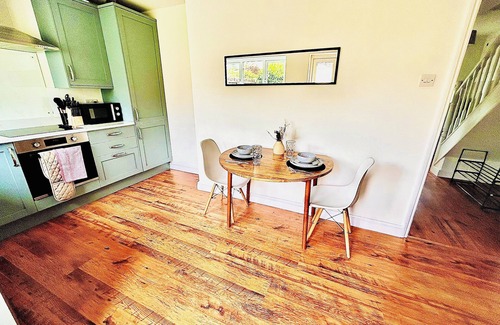 Staple Hill House | Modern 3 Bedroom House w/Parking and Large Garden