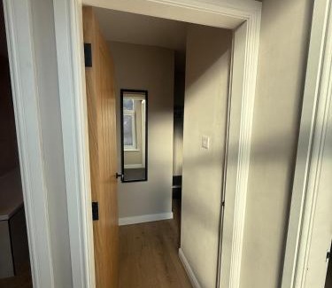 Offerton Apartment | Modern 3 Bedroom house, Walk to Train Town