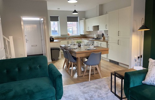 Arksey House | Modern 3-bedroom residential with double driveway