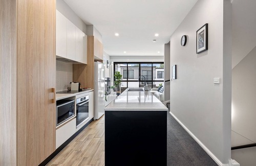 Greenway House | Modern 3-Bedroom Townhouse in Quiet Greenway