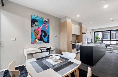 Greenway House | Modern 3-Bedroom Townhouse in Quiet Greenway