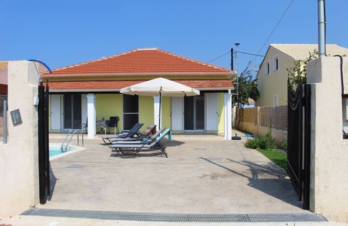 Ag. Georgios Villa | Modern 3 bedroom villa with pool