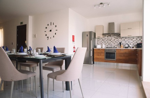 Zabbar Apartment | Modern 3 bedroom with A/C apartment