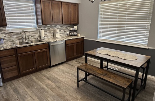 Enid House | Modern 3BR 2BA West Enid