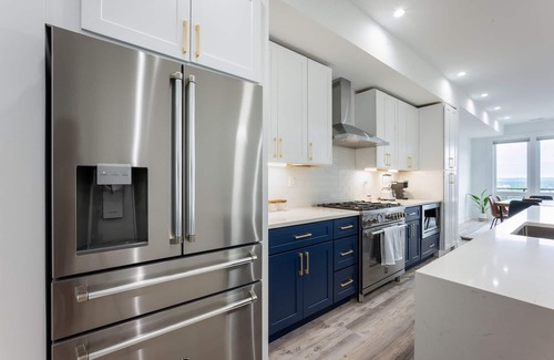 Petworth Apartment | Modern 3BR Condo, Rooftop & Downtown Views