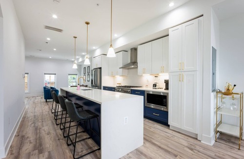 Petworth Apartment | Modern 3BR Condo, Rooftop & Downtown Views