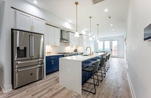 Petworth Apartment | Modern 3BR Condo, Rooftop & Downtown Views