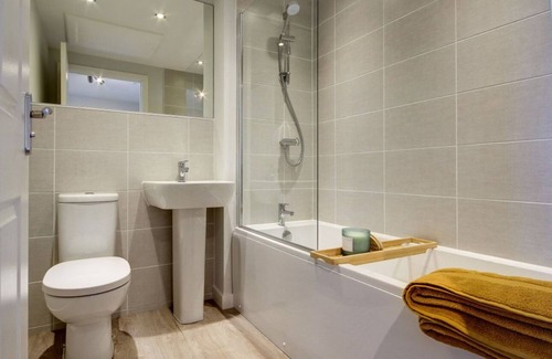 Bonnybridge Apartment | Modern 3BR Festival Penthouse with Views