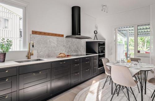 Vastberga Villa | Modern 3BR Home Close to City