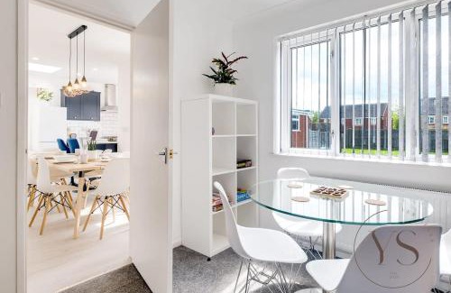 West Bromwich House | Modern 3BR Home in 9 Anson Rd Near Sandwell Hospital with Garden and Free Parking