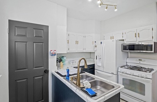 Rochester House | Modern 3br w/KING master. Mins to Strong, UR, RIT