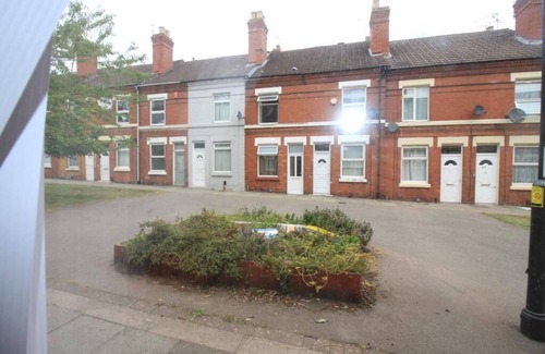 Coventry House | Modern 4 bed, 3 bath house located in Coventry City Centre