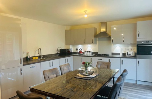 Corby House | Modern 4-Bed Detached Home in Corby