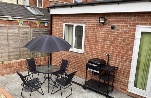Salisbury House | Modern 4 Bed House-Perfect Getaway for Stonehenge!