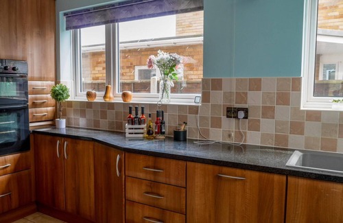 Stockton-on-Tees Apartment | Modern 4 bedroom detached house with private parking families, contractors