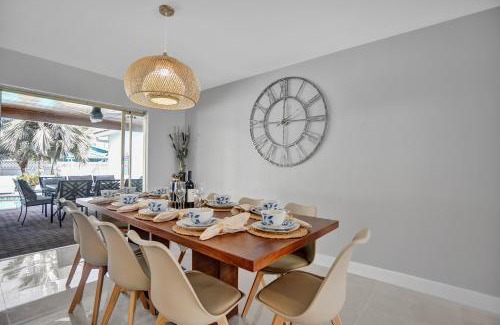 Hollywood Hills House | Modern 4 Bedroom -Kosher - Heated Pool - Game Room