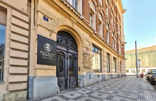 Smichov House | Modern 4 bedroom Lesser Town Apartment
