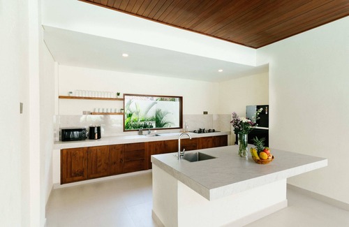 Kartika Plaza Villa | Modern 4 BR Luxury Villa in the Heart of Kuta