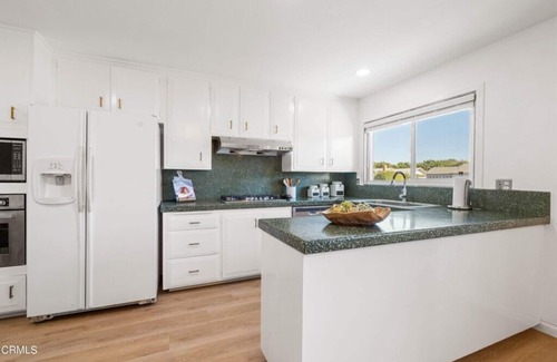 Thousand Oaks House | Modern 4 King Beds/Beauty Large yard/Golf/WFH/Long Stay/WIFI/FWY/25mins to Beach