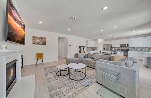 Riverside House | Modern 4BR｜Fully furnished｜Spacious Backyard｜Pets Okay｜Garage Access #41559