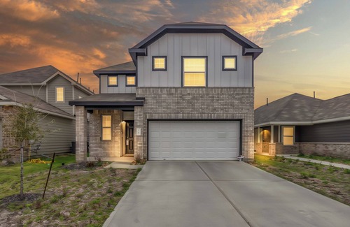 Porter House | Modern 4br house · 4 king beds · Game room · Community Pool · Pets welcome!