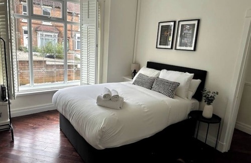 Erdington House | Modern 5 bedroom | Close to M6 | Fast Wi-Fi