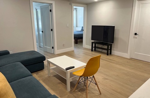 Lone Mountain House | Modern 5 Bedroom/4 Bathroom- Superb location!