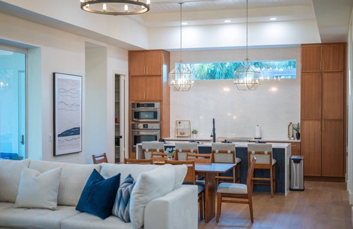 Arlington Park House | Modern 5BR Sarasota Home – Private Hot Tub & Outdoor Living
