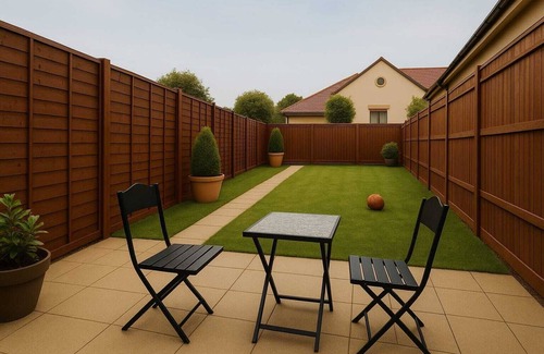 Bushey House | Modern 5BR Stay w/Parking, Near Warner Bros, Shops & London Rail Links