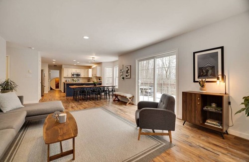 Pocono Summit House | Modern 6BR: Hot Tub, Sauna, Gameroom, Mins to Lake