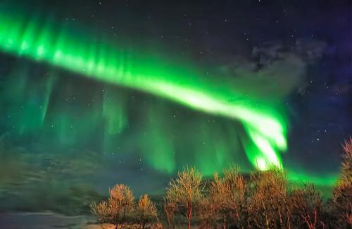 Tromso Apartment | Modern 75m Apartment Luxury King Bed,New Queen Bed, Free Parking, Perfect for Aurora Hunting and Exploring Kvaløya, Tromsø, and Surrounding Islands Year Round Easy drive from airport