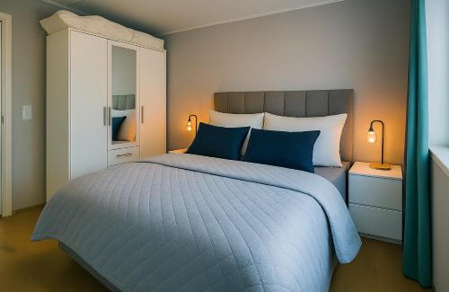 Tromso Apartment | Modern 75m Apartment Luxury King Bed,New Queen Bed, Free Parking, Perfect for Aurora Hunting and Exploring Kvaløya, Tromsø, and Surrounding Islands Year Round Easy drive from airport