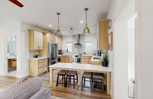 North Star House | Modern & Accessible 4BR Retreat in Downtown Anchorage - dog friendly