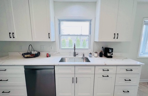 Elk Grove Village House | Modern Aesthetic 3br/1.5ba Family Haven w/Yard