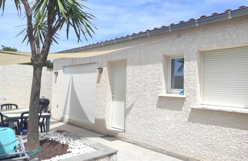 Puissalicon House | Modern, air-conditioned house with large private terrace and shared swimming pool