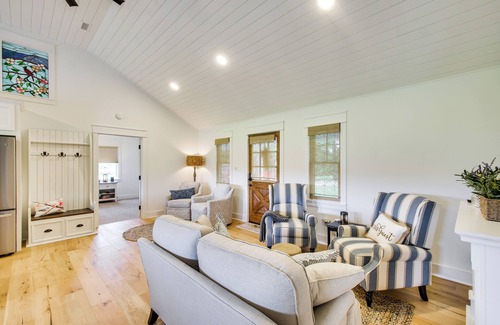 Altavista House | Modern Altavista Farmhouse w/Countryside Views