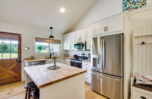 Altavista House | Modern Altavista Farmhouse w/Countryside Views