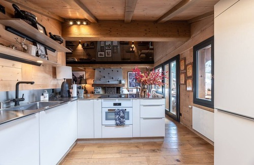 Zweisimmen Nr Gstaad Apartment | Modern and Bright Apartment in Gstaad Centre